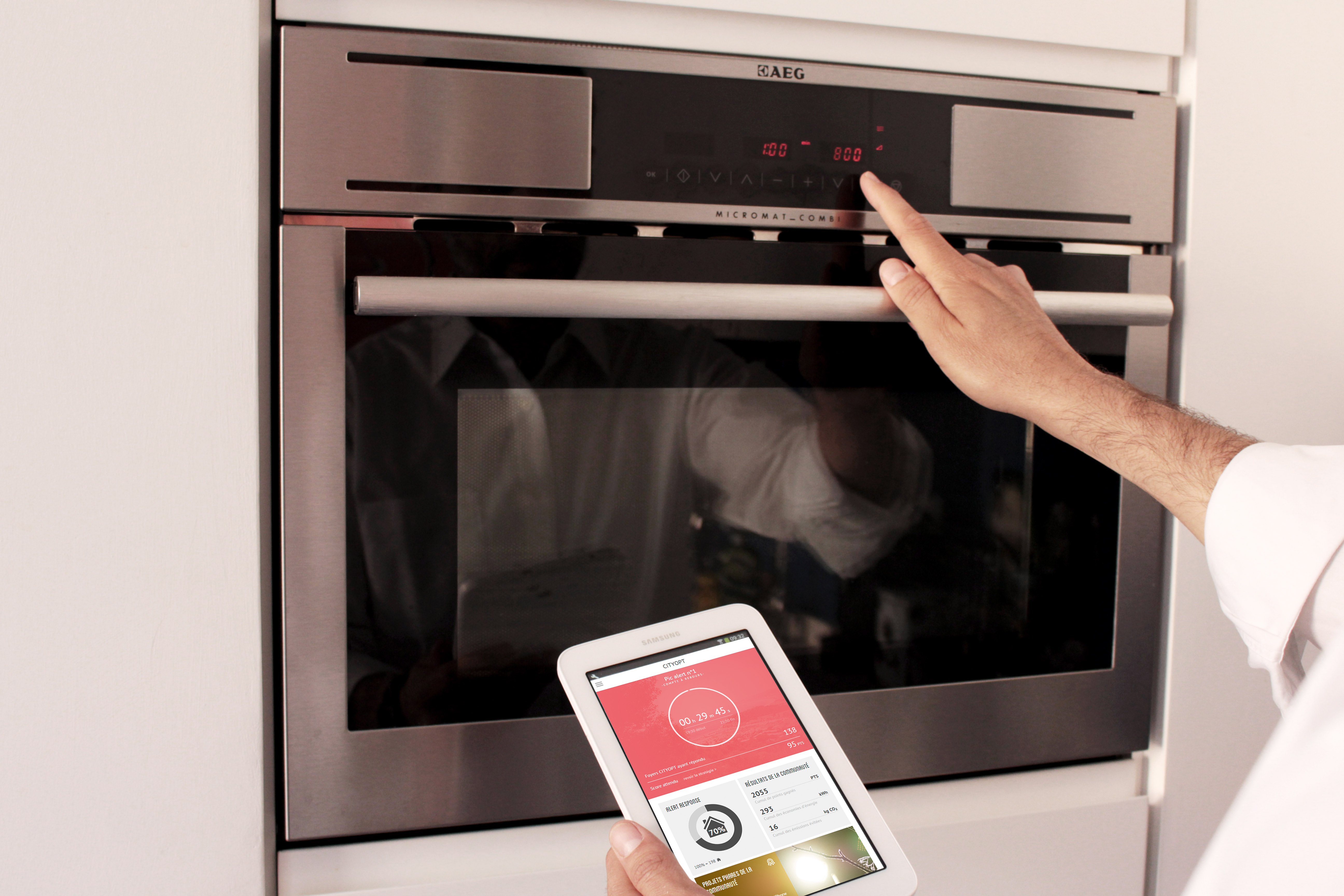 During the peak alert, the CITYOPT app invites participants to turn off