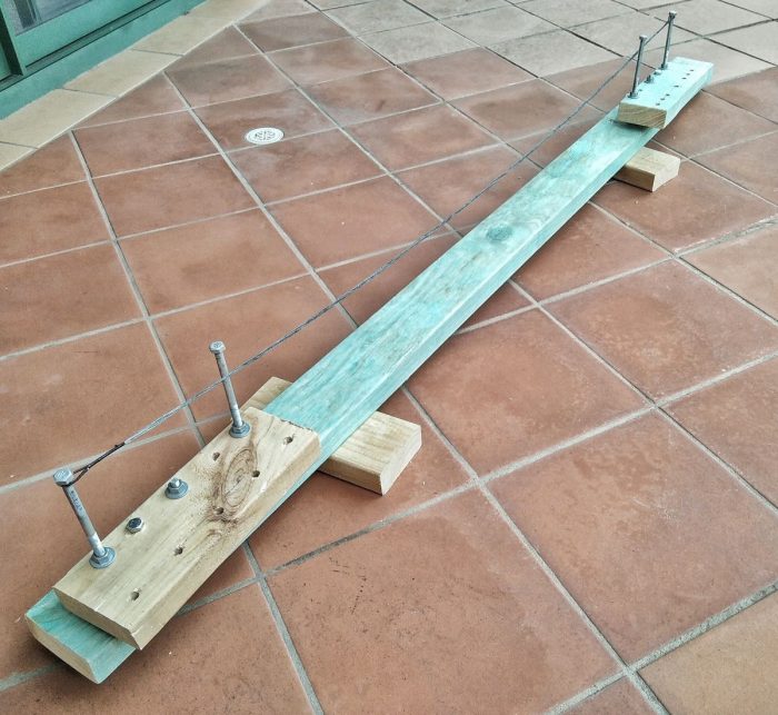 A simple design of bowstring jig (endless loop)