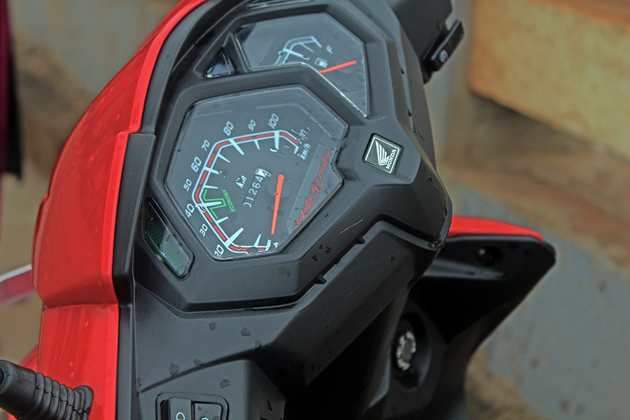 2017HondaDioSpeedometerConsoleFrontView GaadiKey