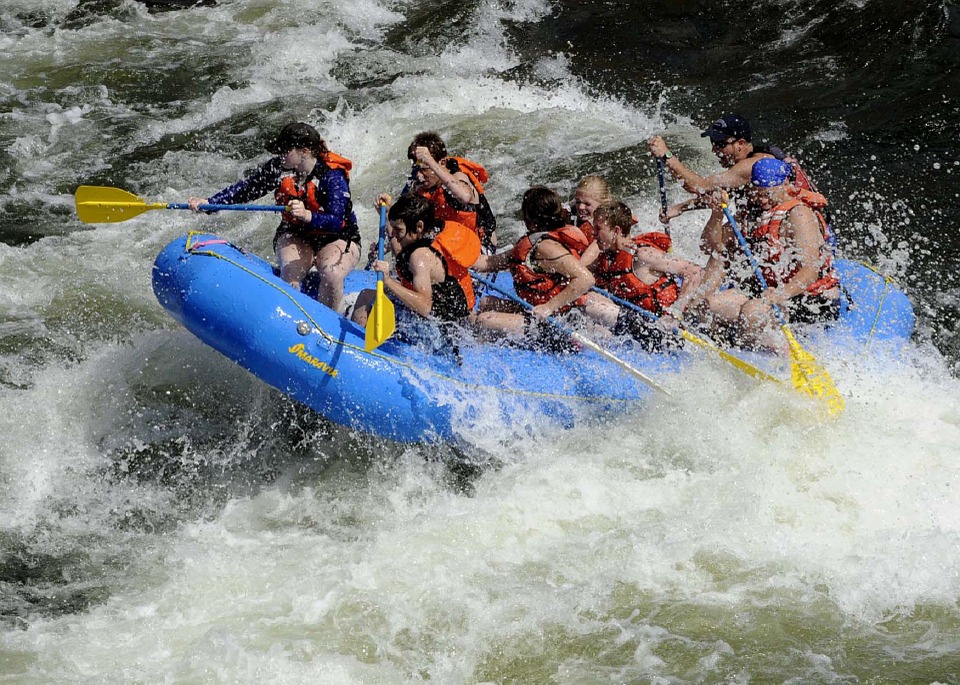3 Medidas de seguridad imprescindibles en el rafting Galipark