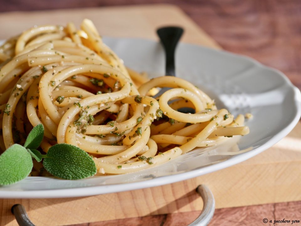 Pasta con pesto di salvia light a zucchero zero