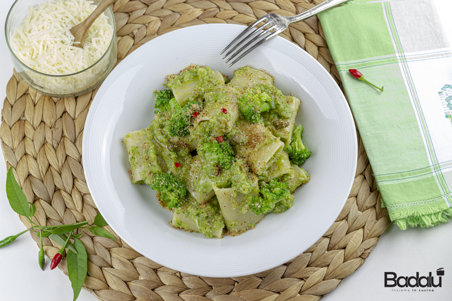 Paccheri con broccoli pecorino e pane croccante Badalù