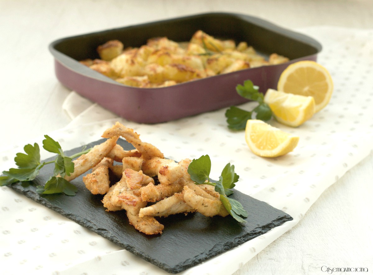 Straccetti di pollo impanati al forno, ricetta facile e leggera
