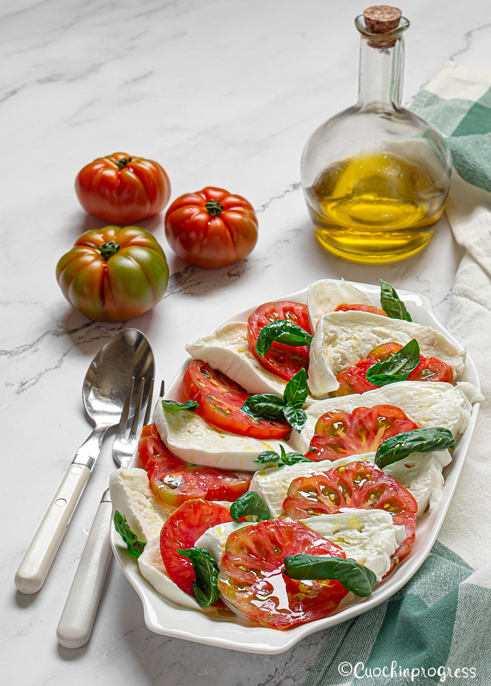 INSALATA CAPRESE. Veloce, colorata, fresca e gustosissima.
