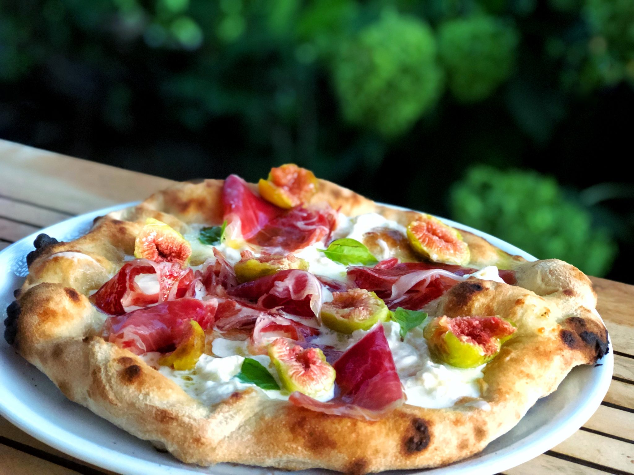 Pizza tonda con biga, un impasto soffice e delicato