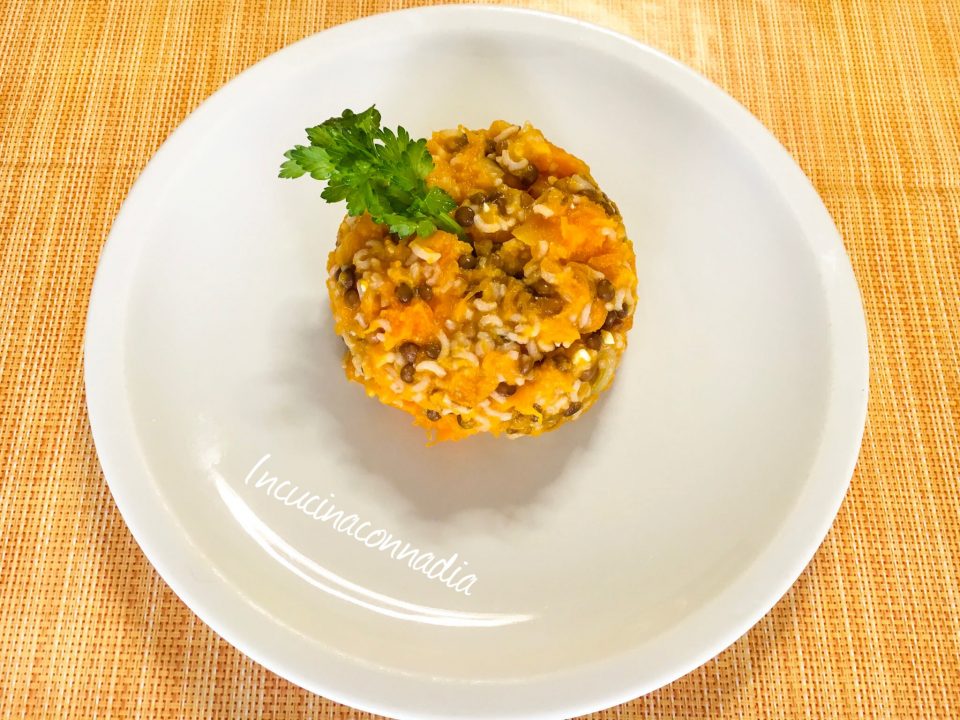Riso basmati integrale con lenticchie, zucca e feta, un piatto leggero