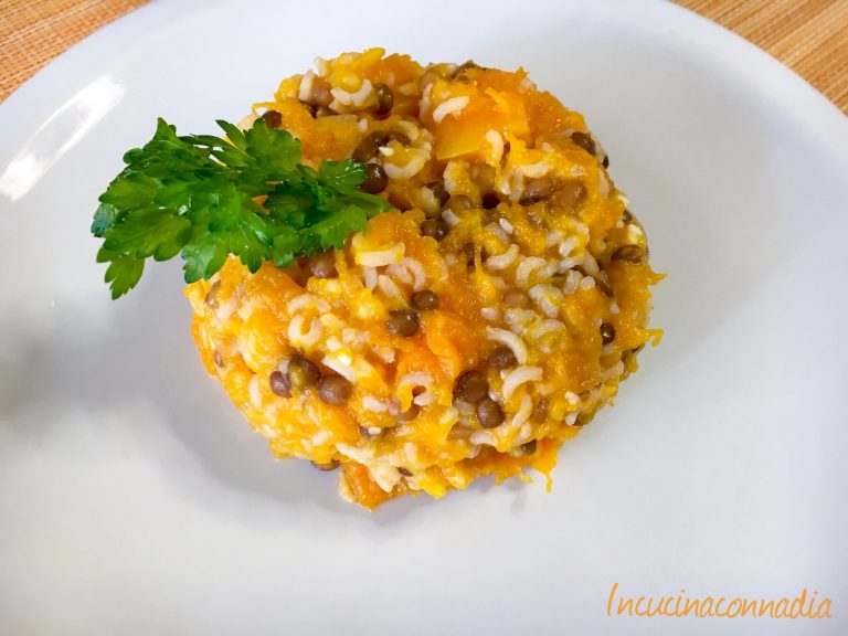 Riso basmati integrale con lenticchie, zucca e feta, un piatto leggero