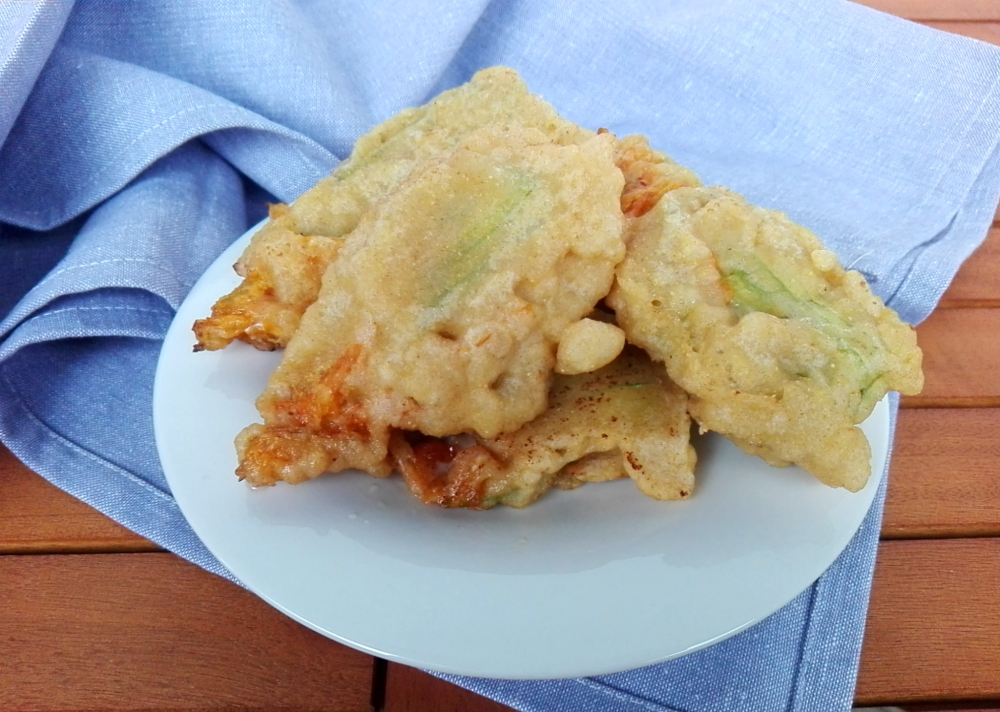 Fiori Di Zucca Fritti In Pastella Con Alici E Mozzarella