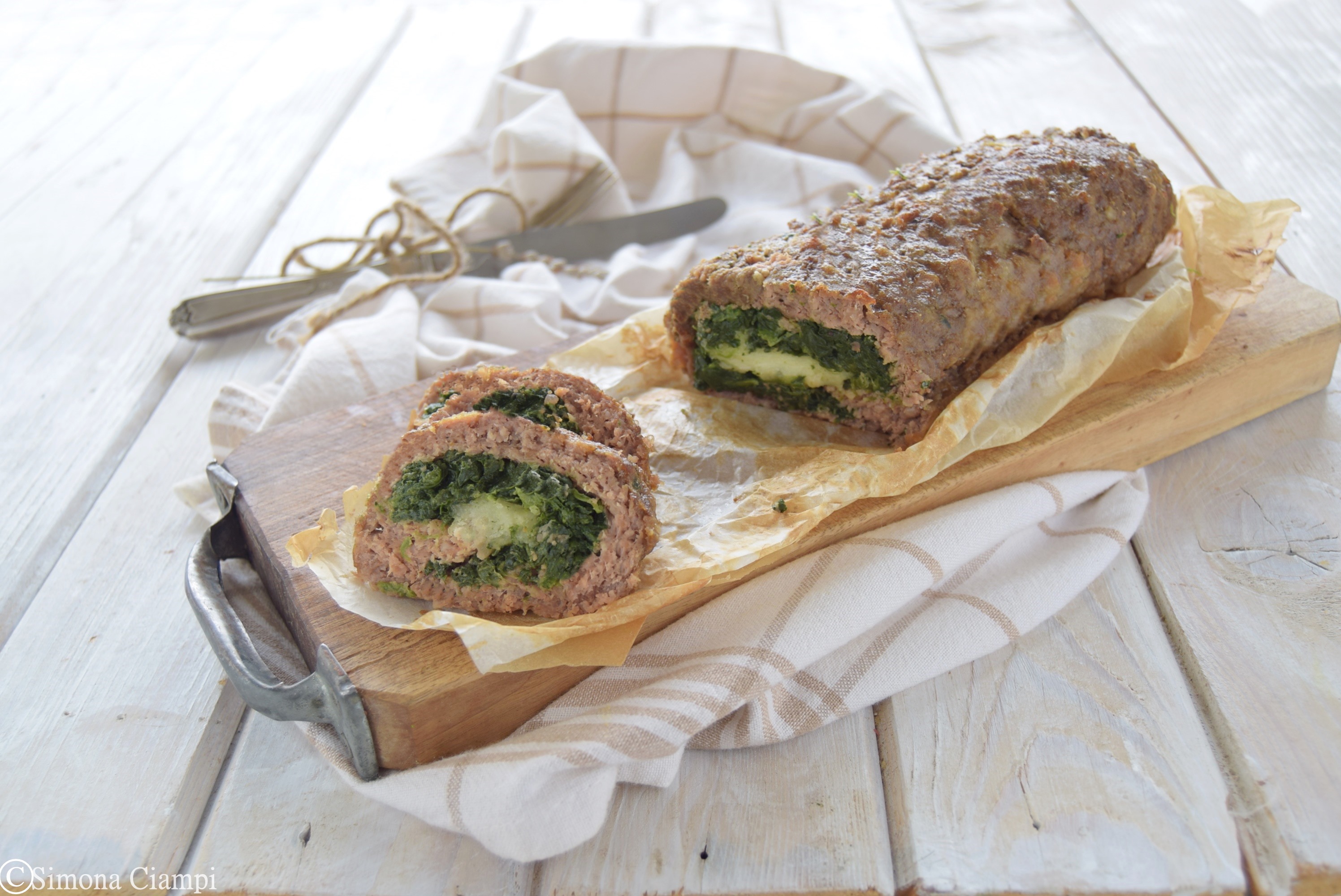 Polpettone al forno ripieno di spinaci e mozzarella Lapasticceramatta