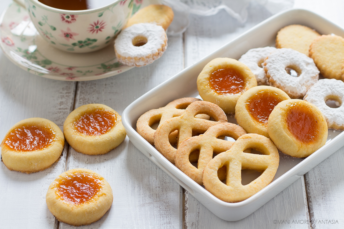 Biscotti ovis mollis pasta frolla con uova sode dolci per le feste