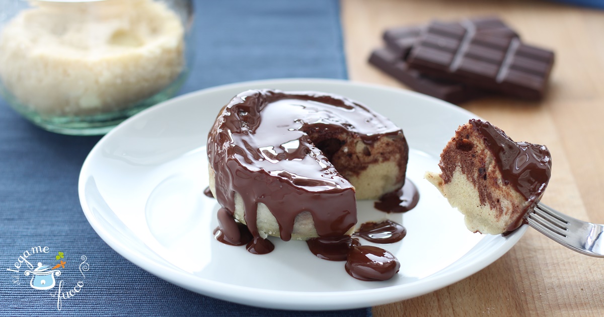 Torta al cioccolato in vasocottura variegata cotta in 3 minuti
