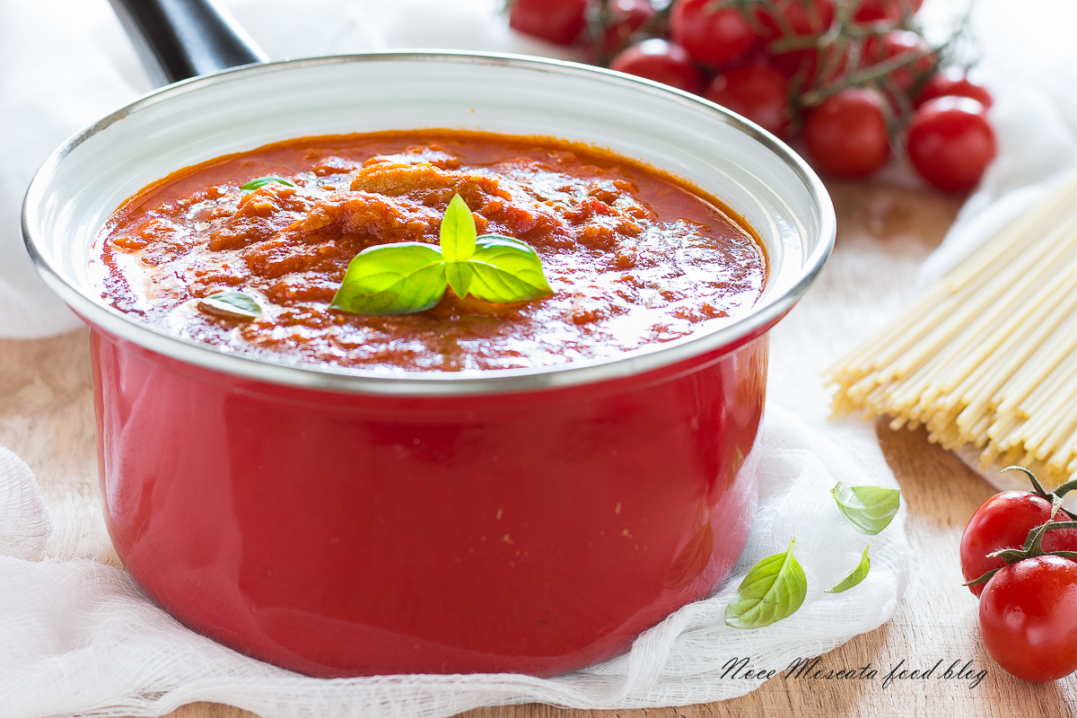 Sugo con il tonno, ricetta semplice e casalinga