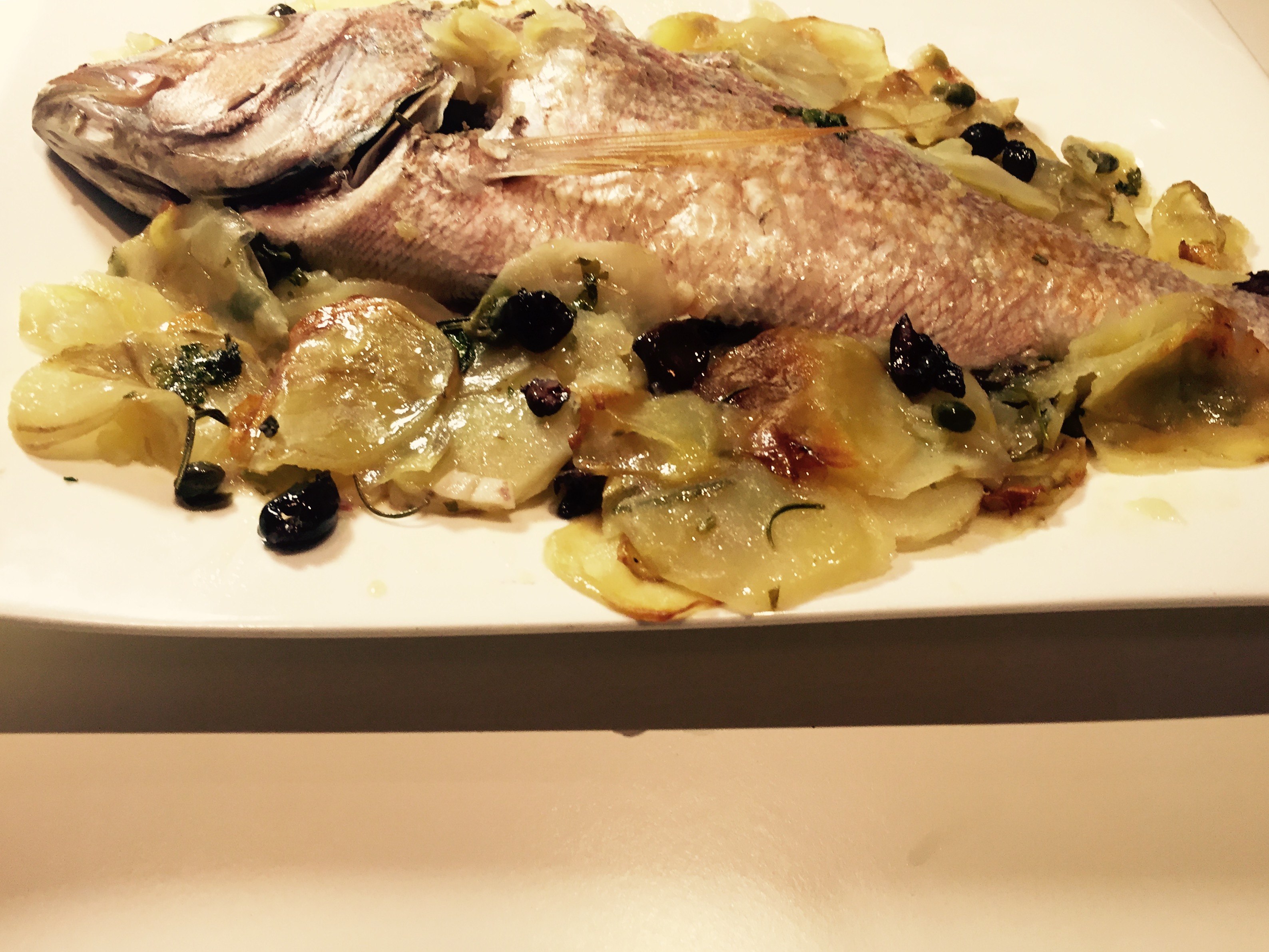 Dentice al forno con patate olive e capperi Ricette veloci dopo