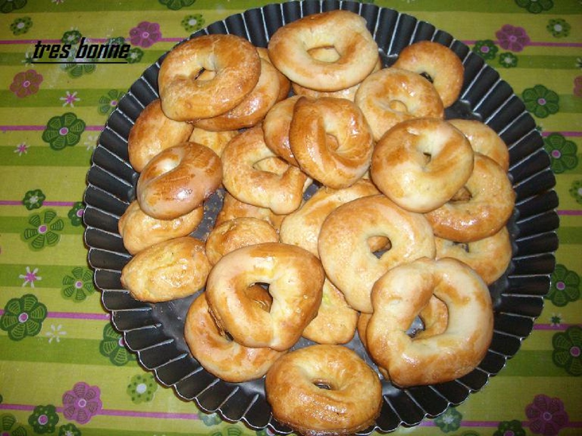Biscotti a forma di ciambella senza burro con grassi vegetali