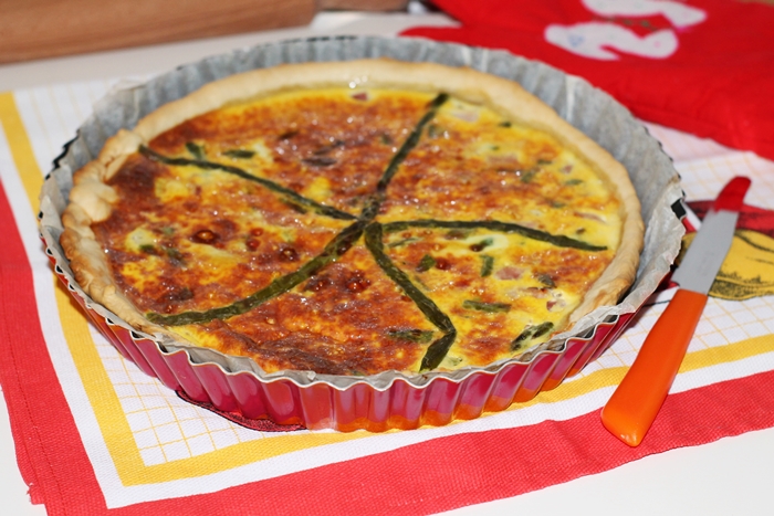Torta salata di asparagi e prosciutto cotto