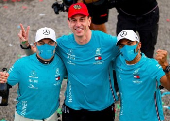 F1: Perez firma con la Red Bull, Toto Wolff rinnova con la Mercedes