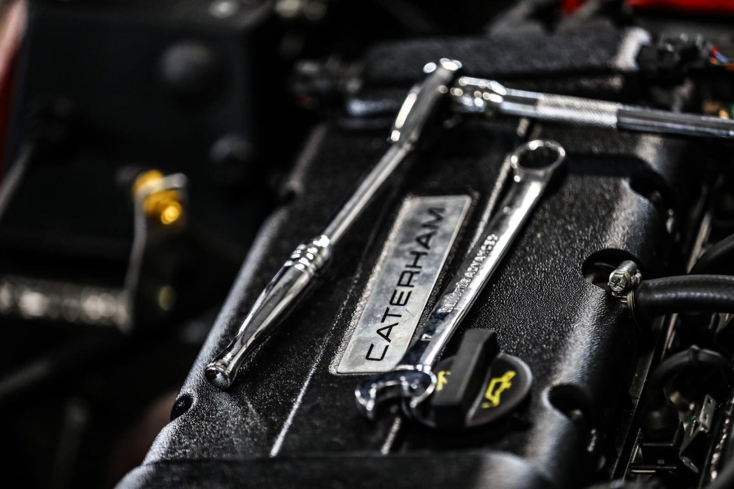 Life in the pitlane Halfords Advanced tools supporting Caterham mechanics Halfords