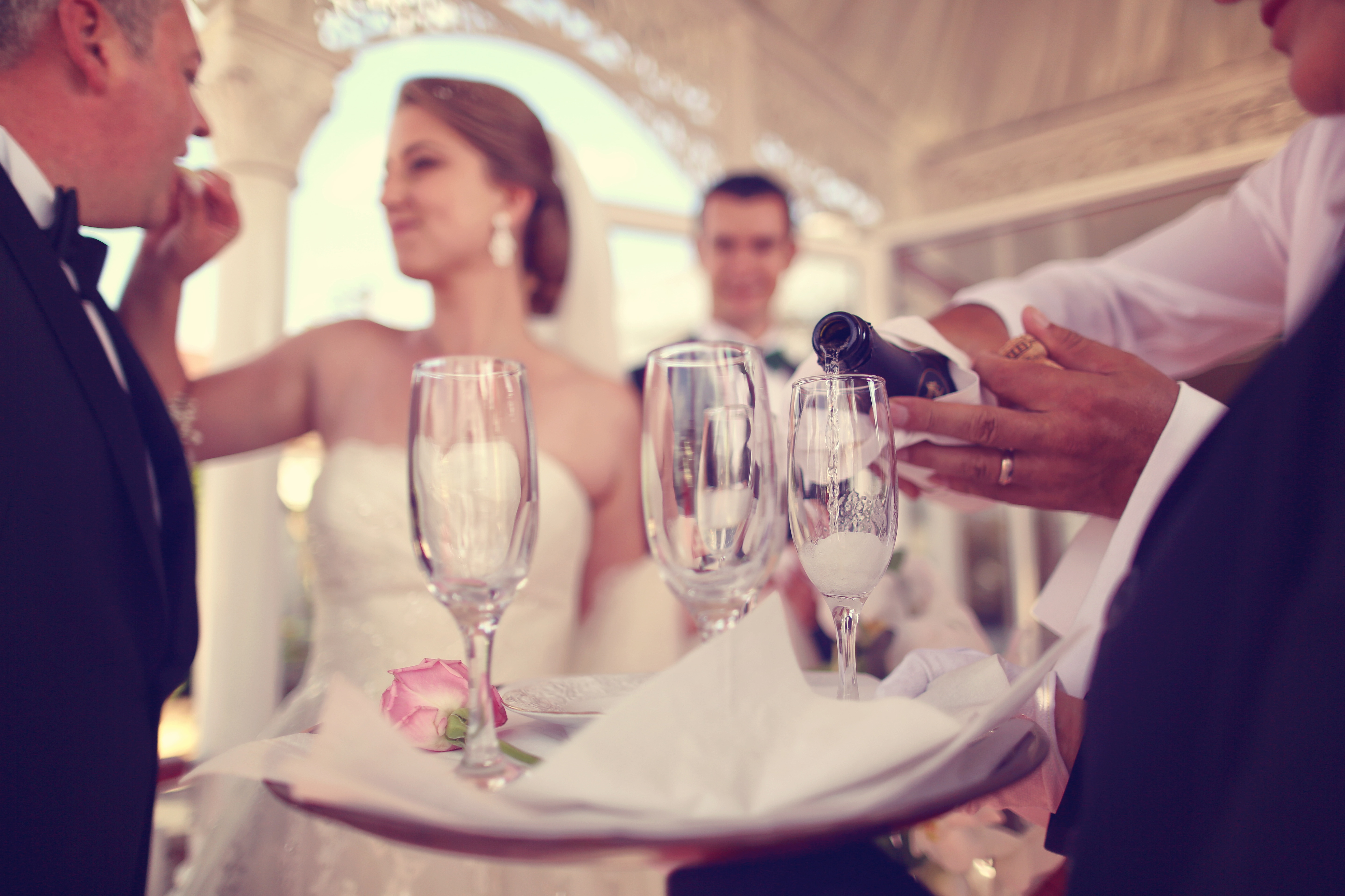 Estimating Open Bar, Wine Costs for Your Wedding