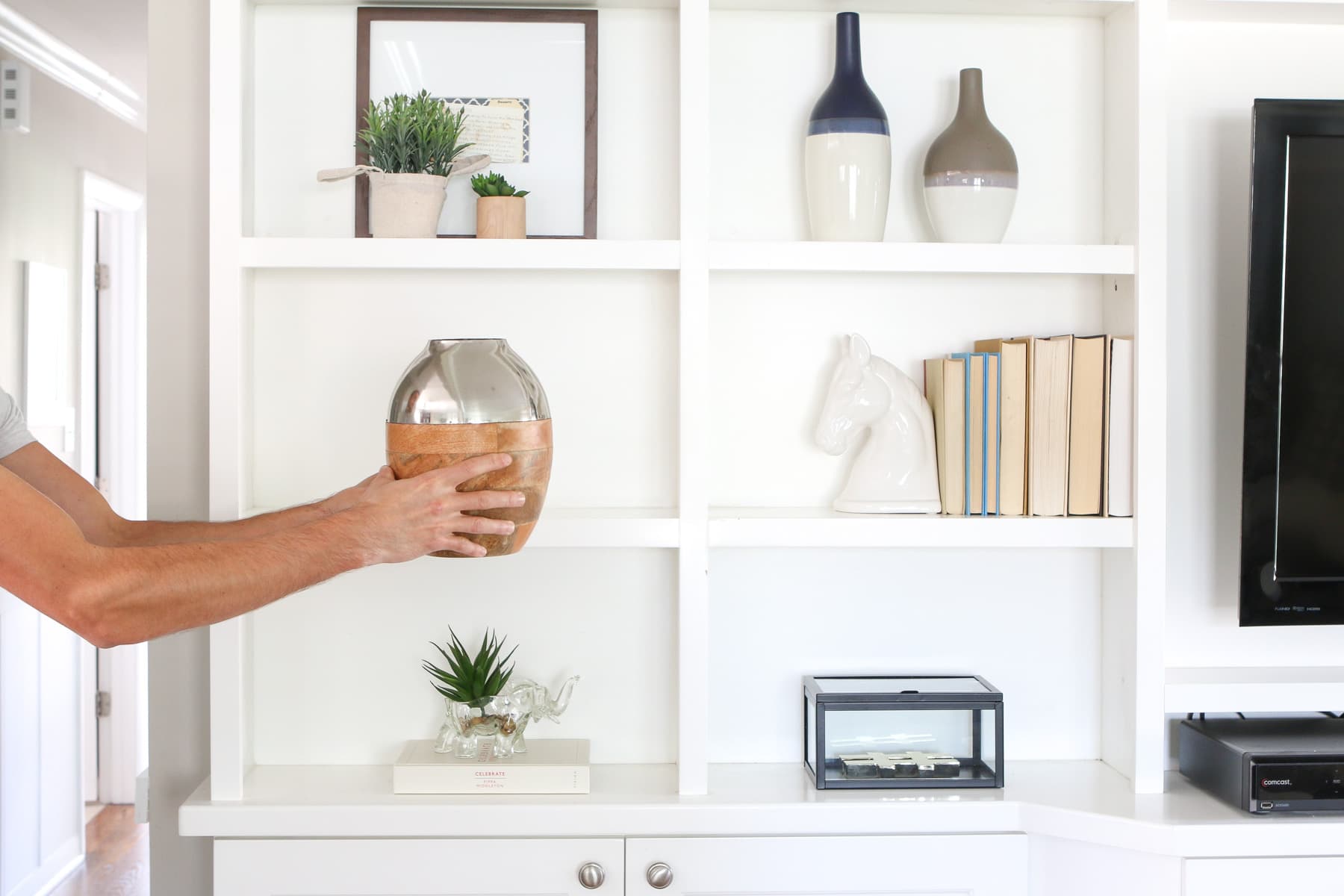 Lifehack How to Pack Big Shelves So You Don't Go Crazy Moving Advice