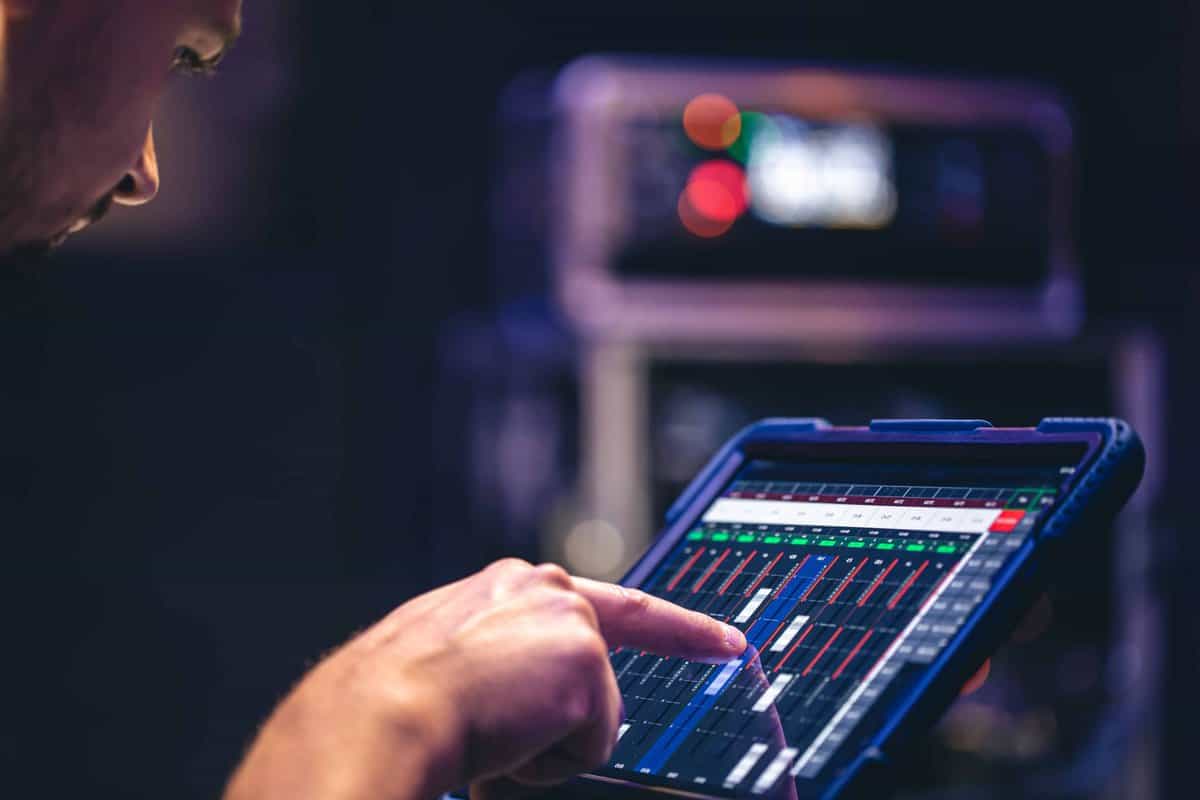 What's the Difference Between Mixing and Mastering Music? Indie