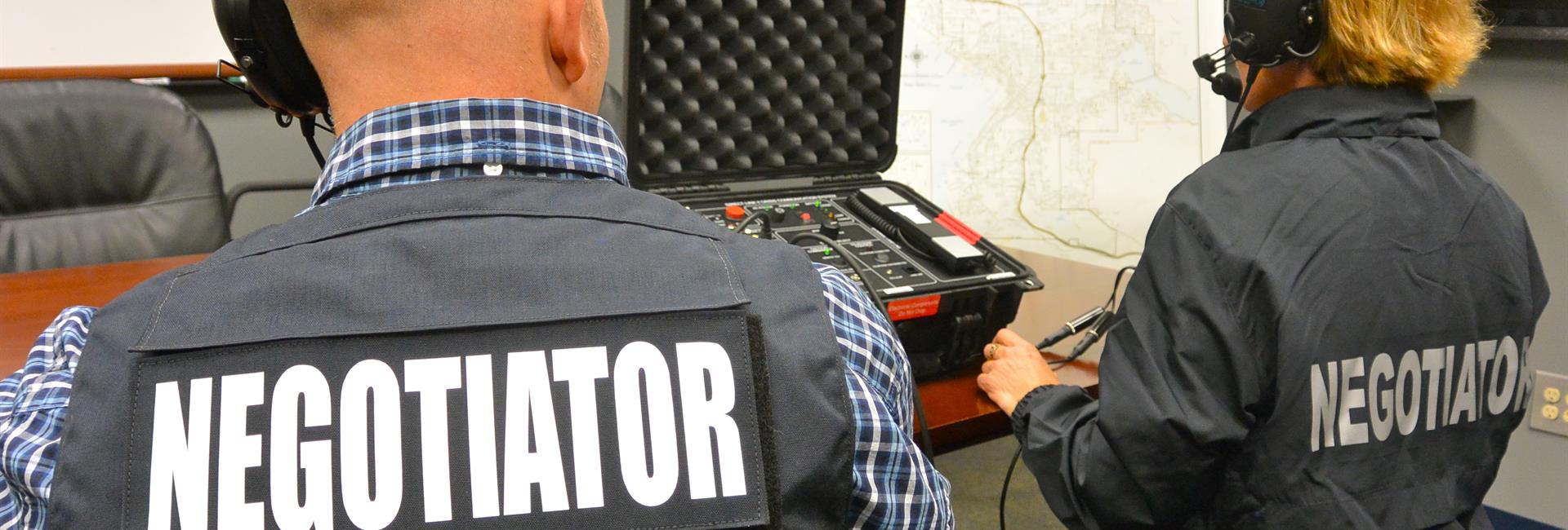 How To Hostage Negotiator Rowwhole3