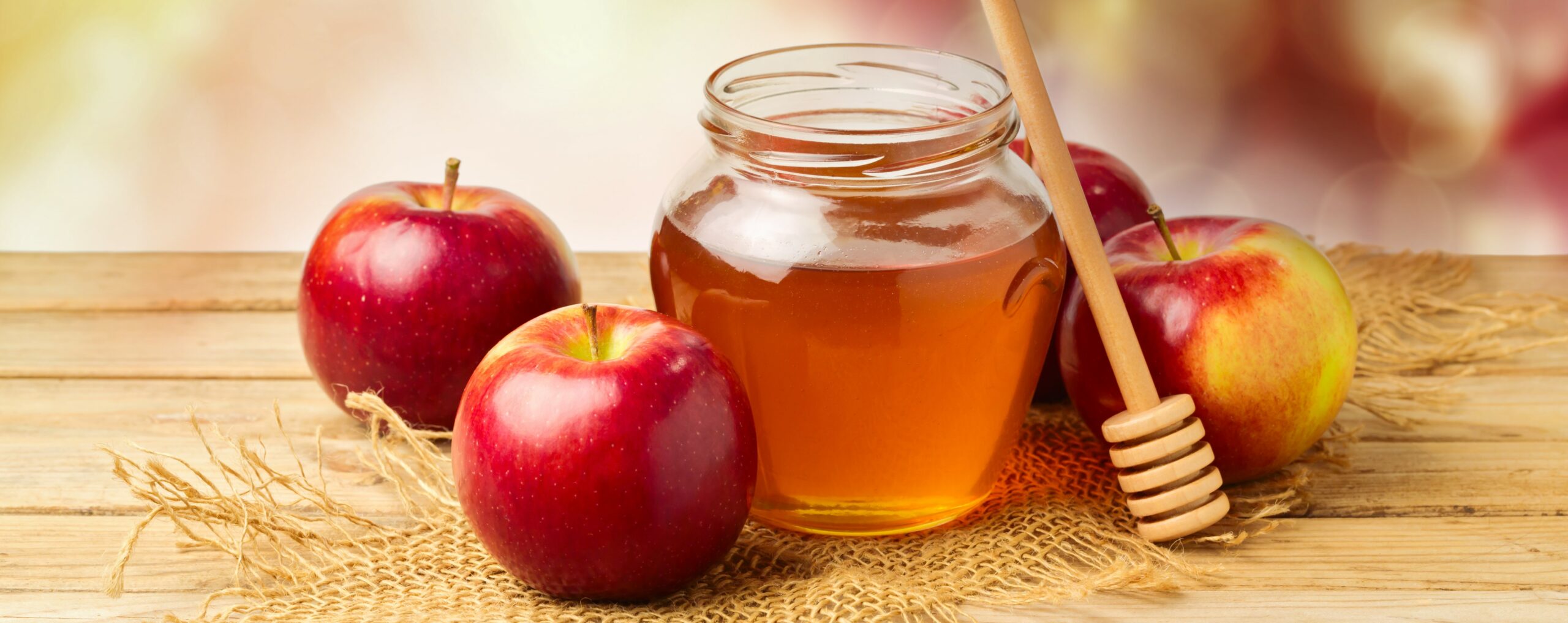 Why Do We Dip Apples in Honey on Rosh Hashanah? Judaica store Blog