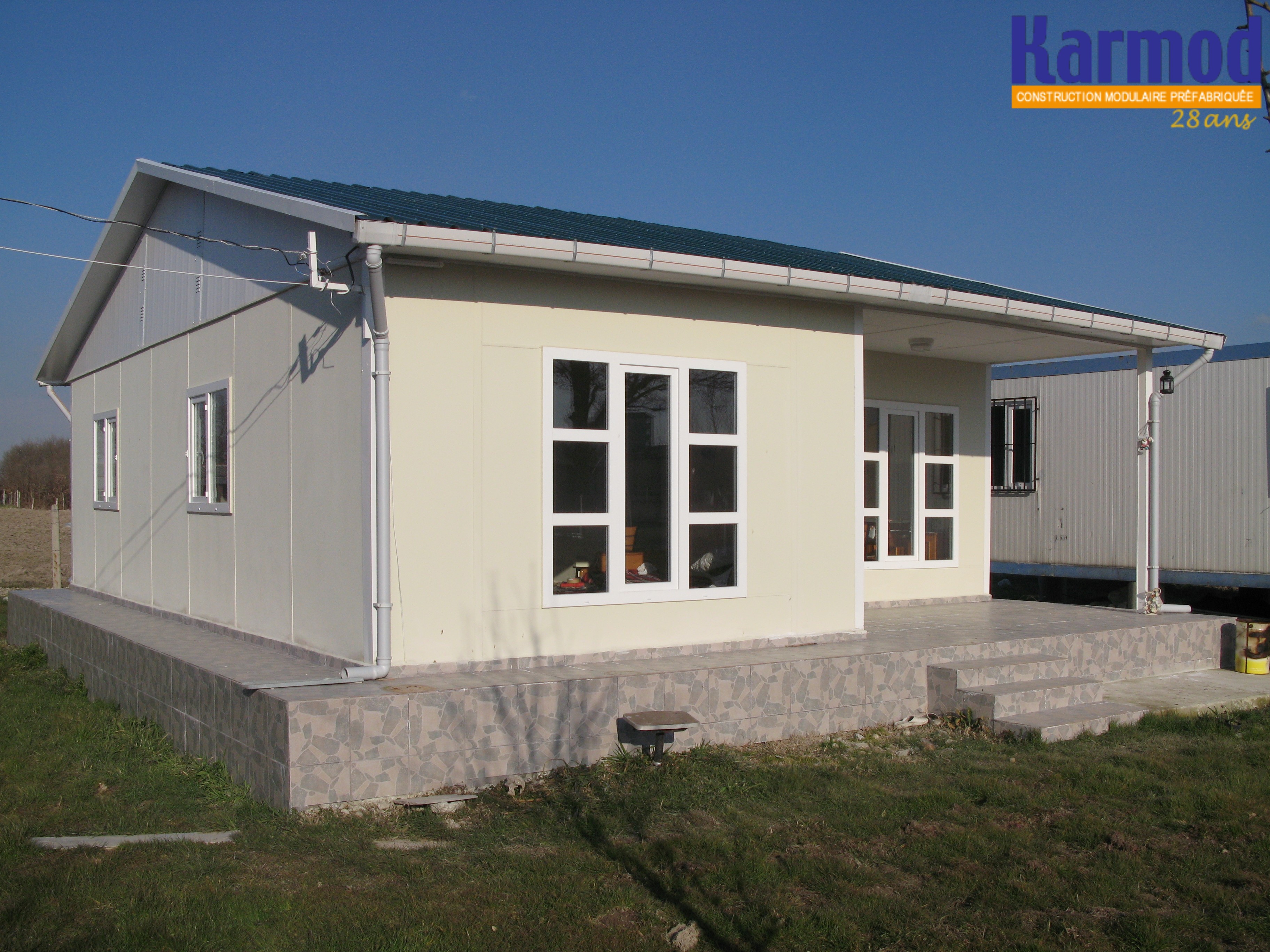 Logements sociaux et economiques, Maison préfabriquée Karmod