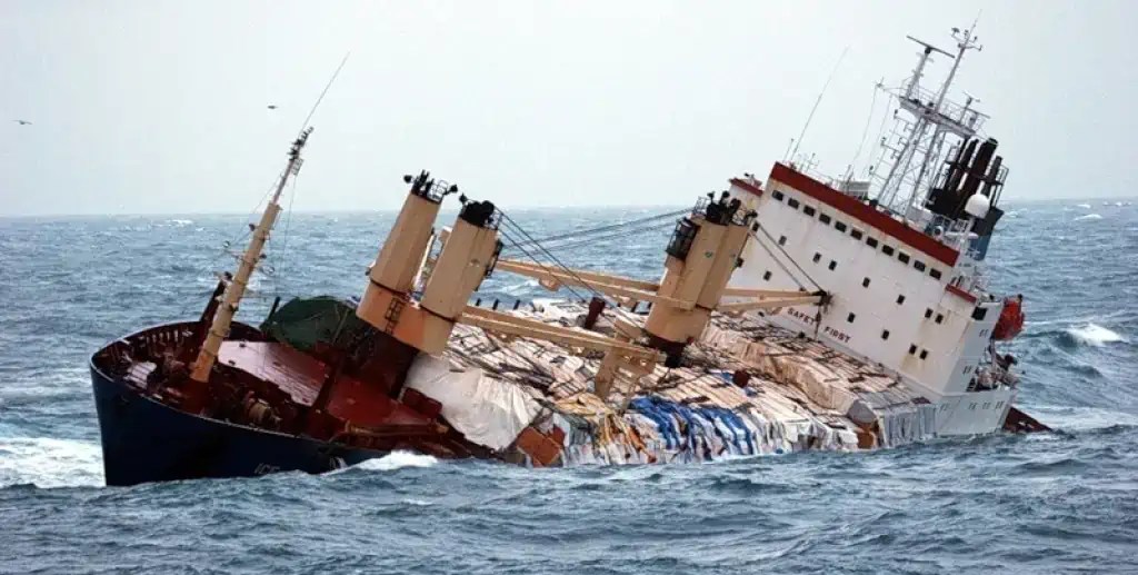 Смещение груза. Фото неизвестного автора.