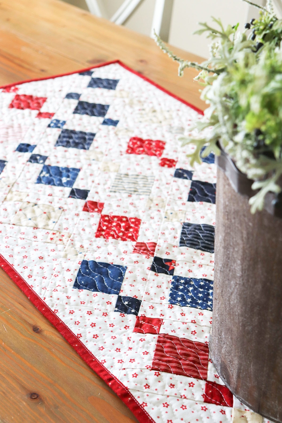 Free Table Runner Patterns Using Charm Packs