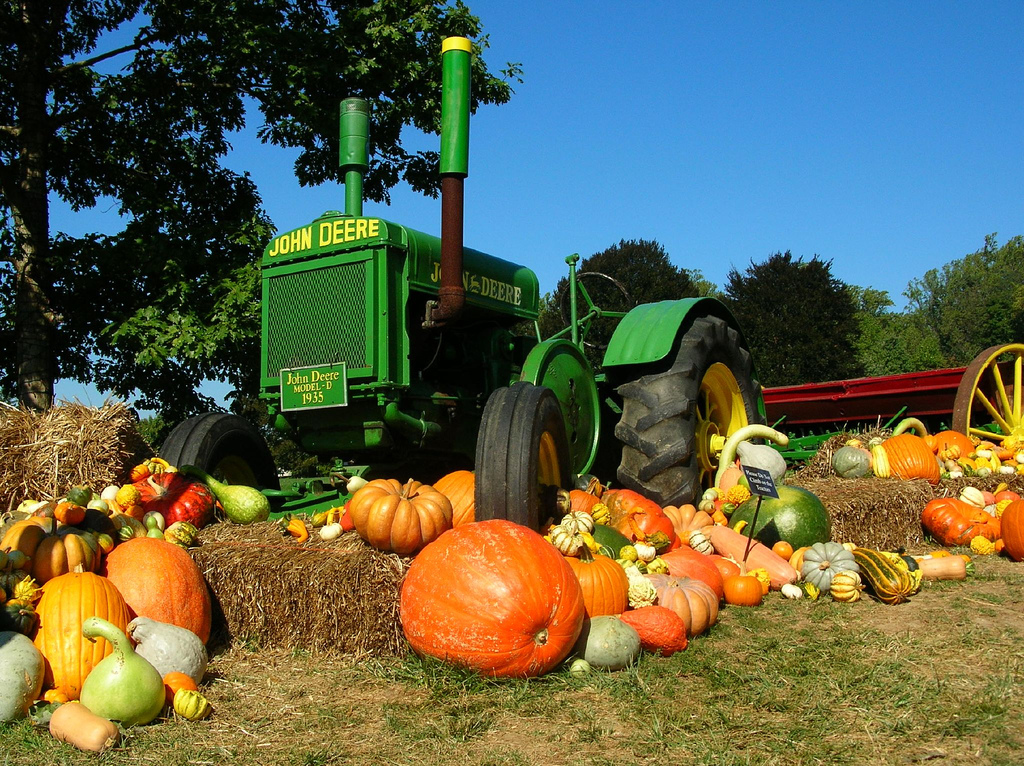 13 John Deere Tractor Photos in the Fall Machinefinder