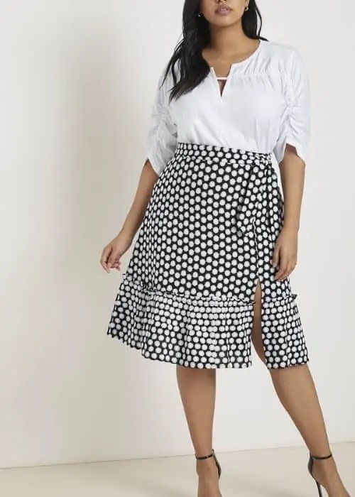 The Complete Skirt Guide for Pear Body Shape Petite Dressing