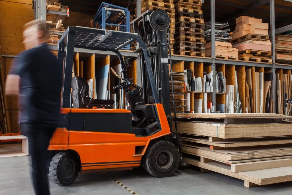 Berapa Besar Gaji Operator Forklift di Indonesia?
