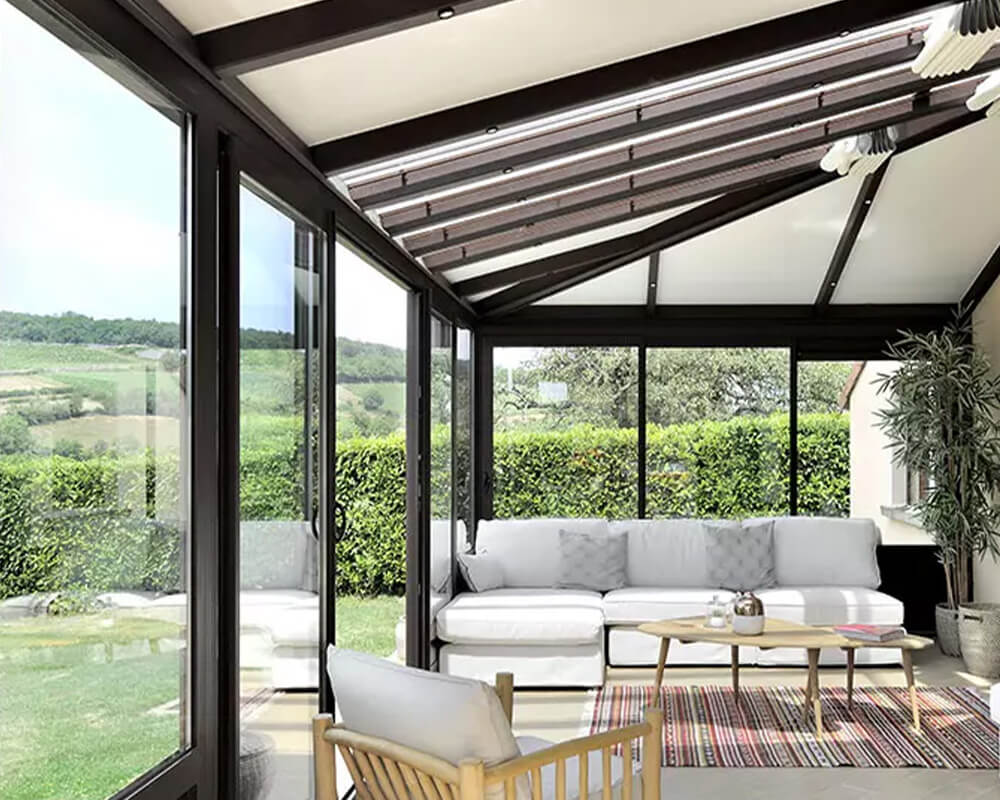 What is the Difference Between Balcony and Veranda?