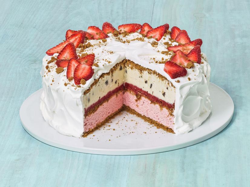 Recipe Of The Week: Strawberries And Cream Ice Cream Cake – The Daily Swag