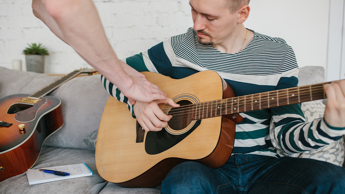 Uno de mis propósitos de año nuevo es aprender a tocar guitarra y