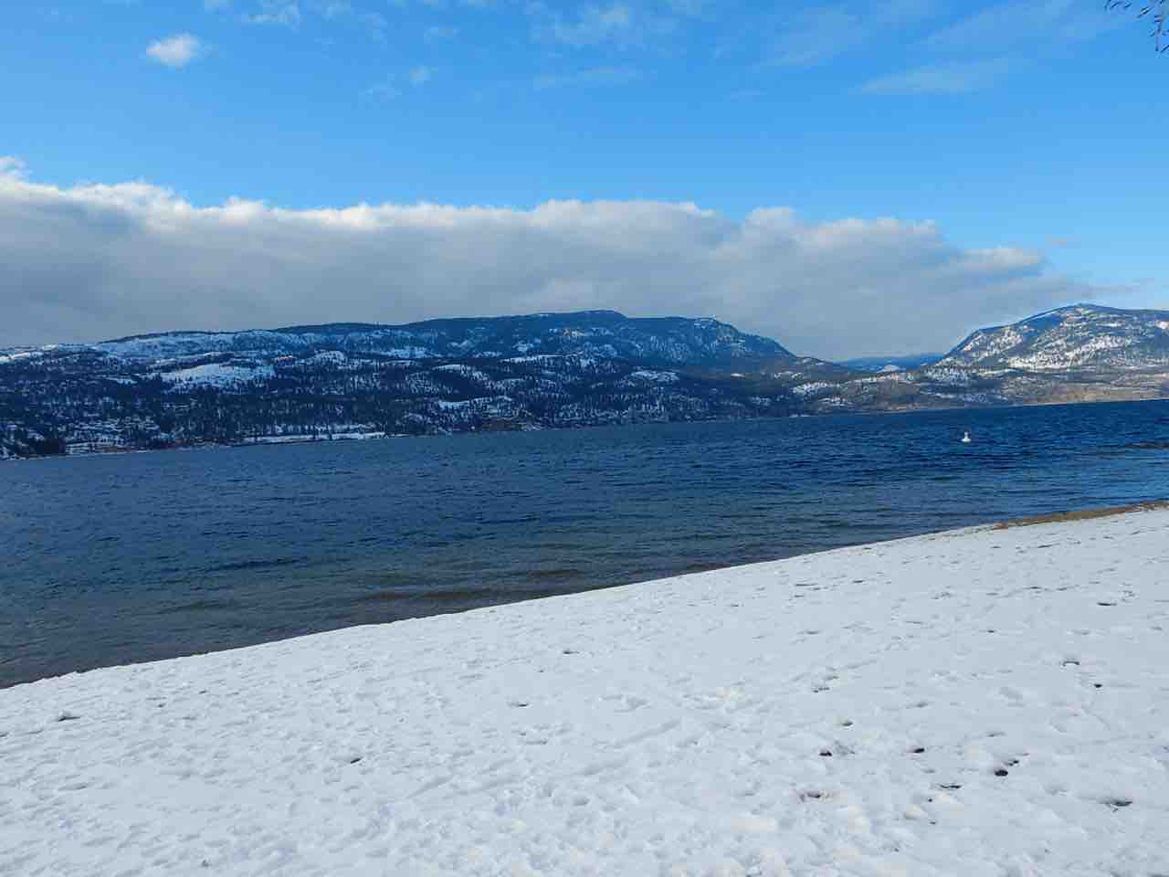 カナダのハワイ！魅惑のケロウナ：絶景と楽しみが広がる究極の観光スポット Sushi & Snow