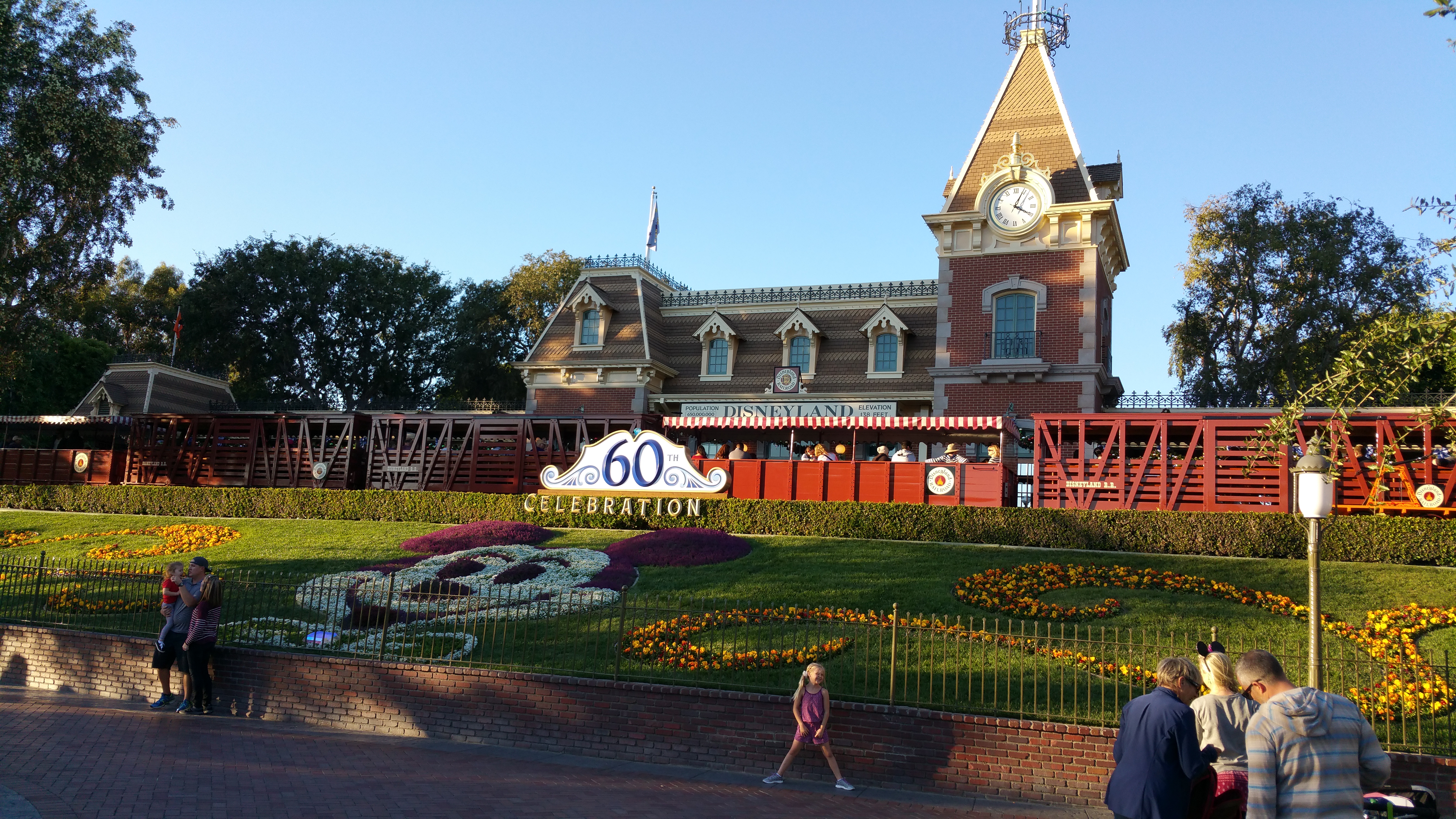 Why Every Walt Disney World Veteran Should Visit Disneyland