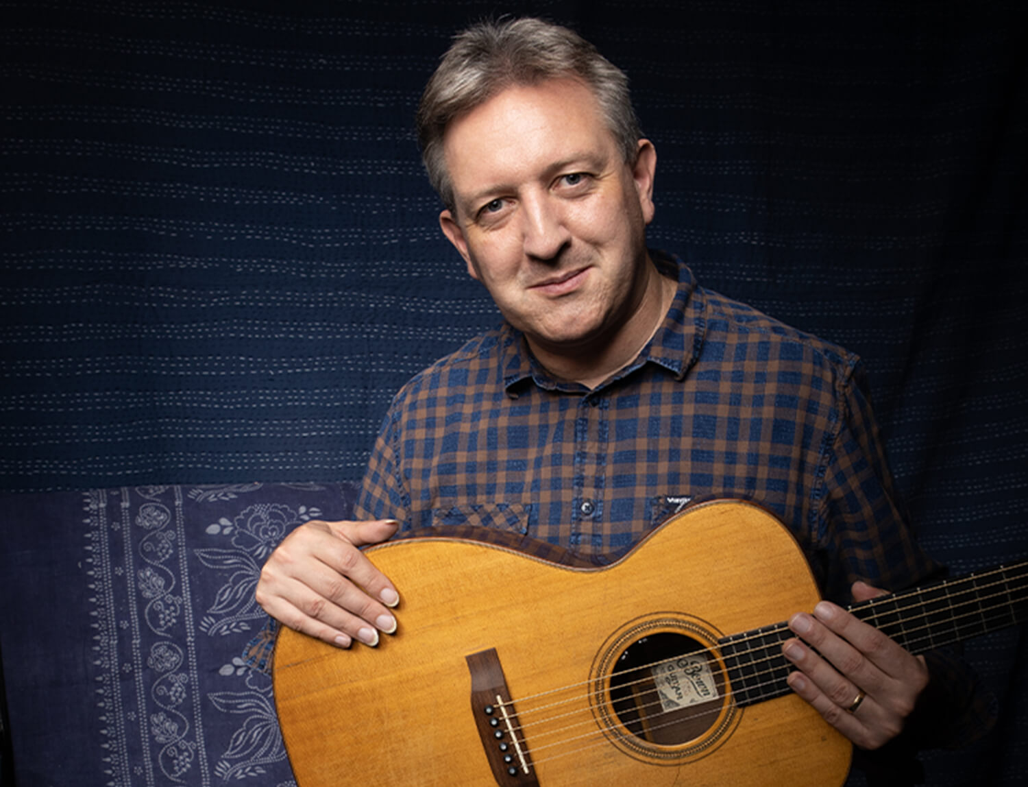 Perfect Your Performance Techniques With These 9 Acoustic Guitar