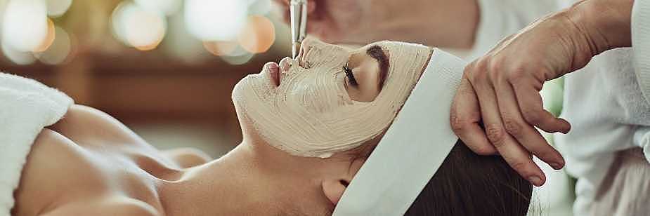 Cosmetologia o que é e como atuar nessa área? Confira aqui!