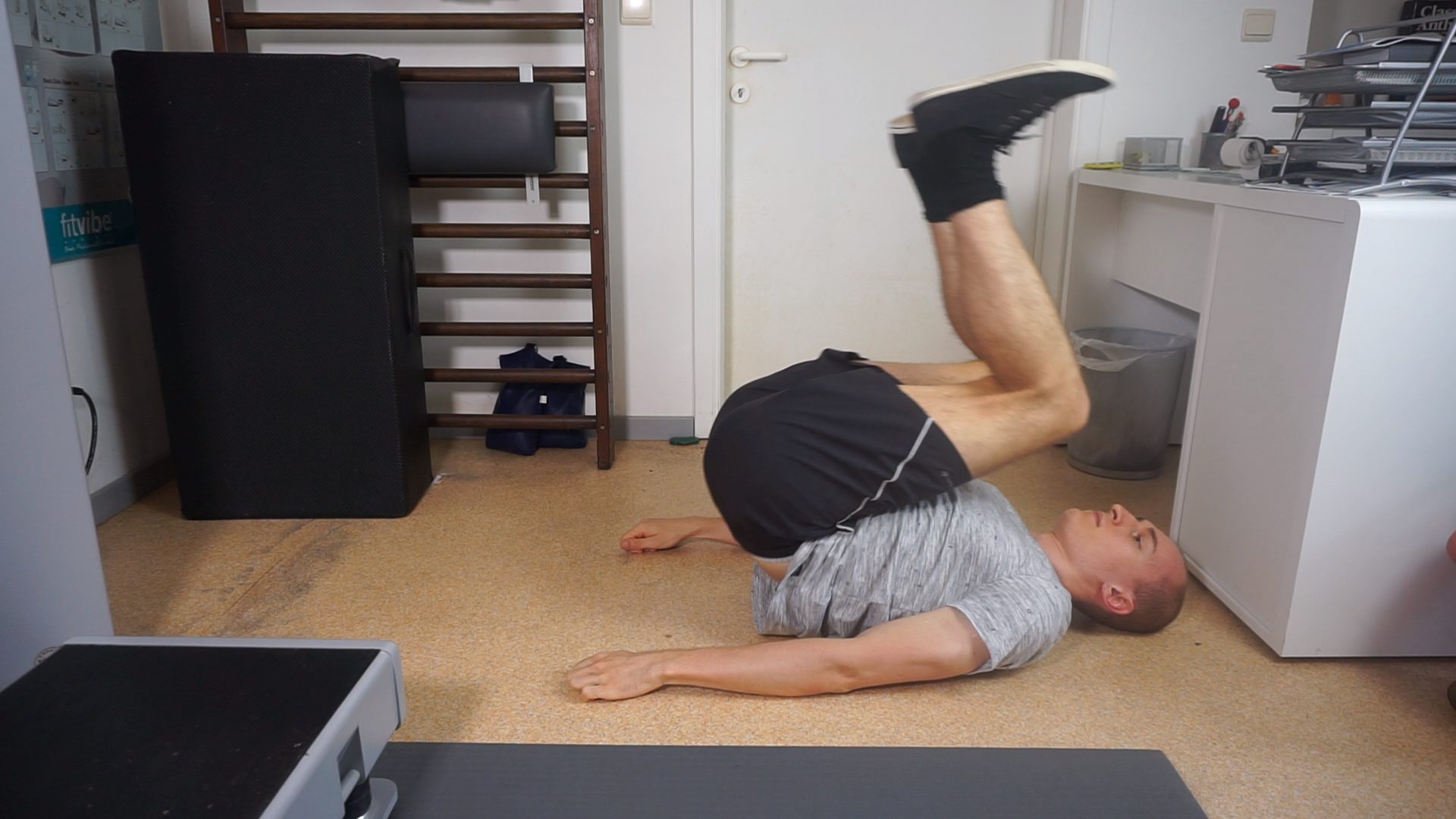 Reverse Crunches How To Do, Risks,... Weight Loss Made Practical