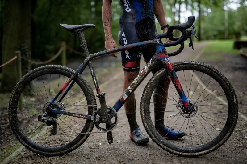 How can a bicycle be properly cleaned