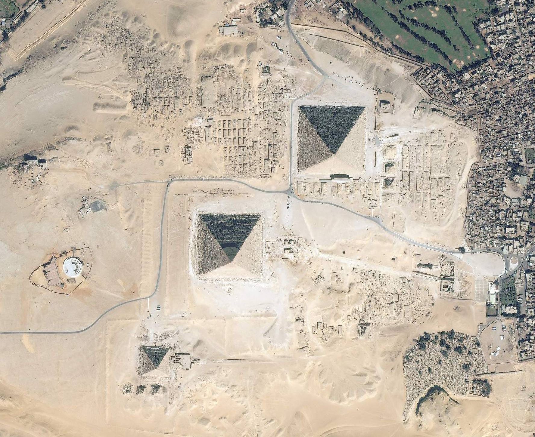 Giza Pyramids No Shadow Casting Question