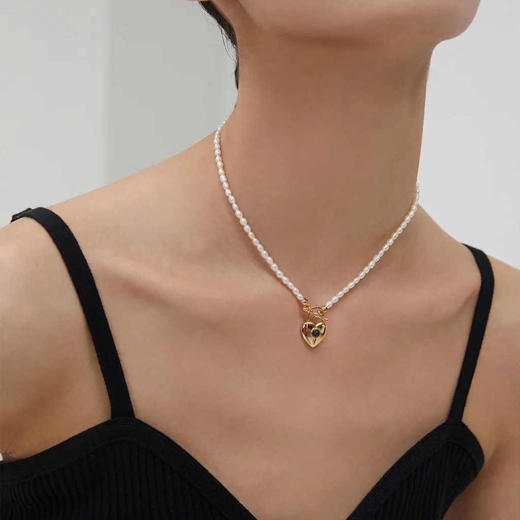 What is the best necklace for v neck dress