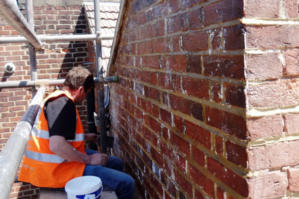 How To Spot The Early Signs Of Damp In Your Home Blog Dozer