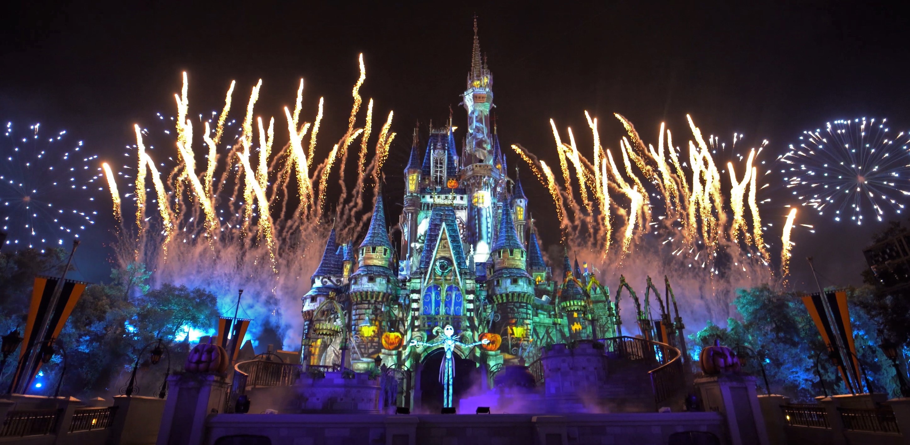 Full 'Disney's NotSoSpooky Spectacular' Fireworks and Projection Show