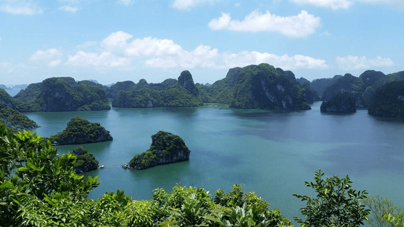 halong-bay-vietnam-junker-cruise