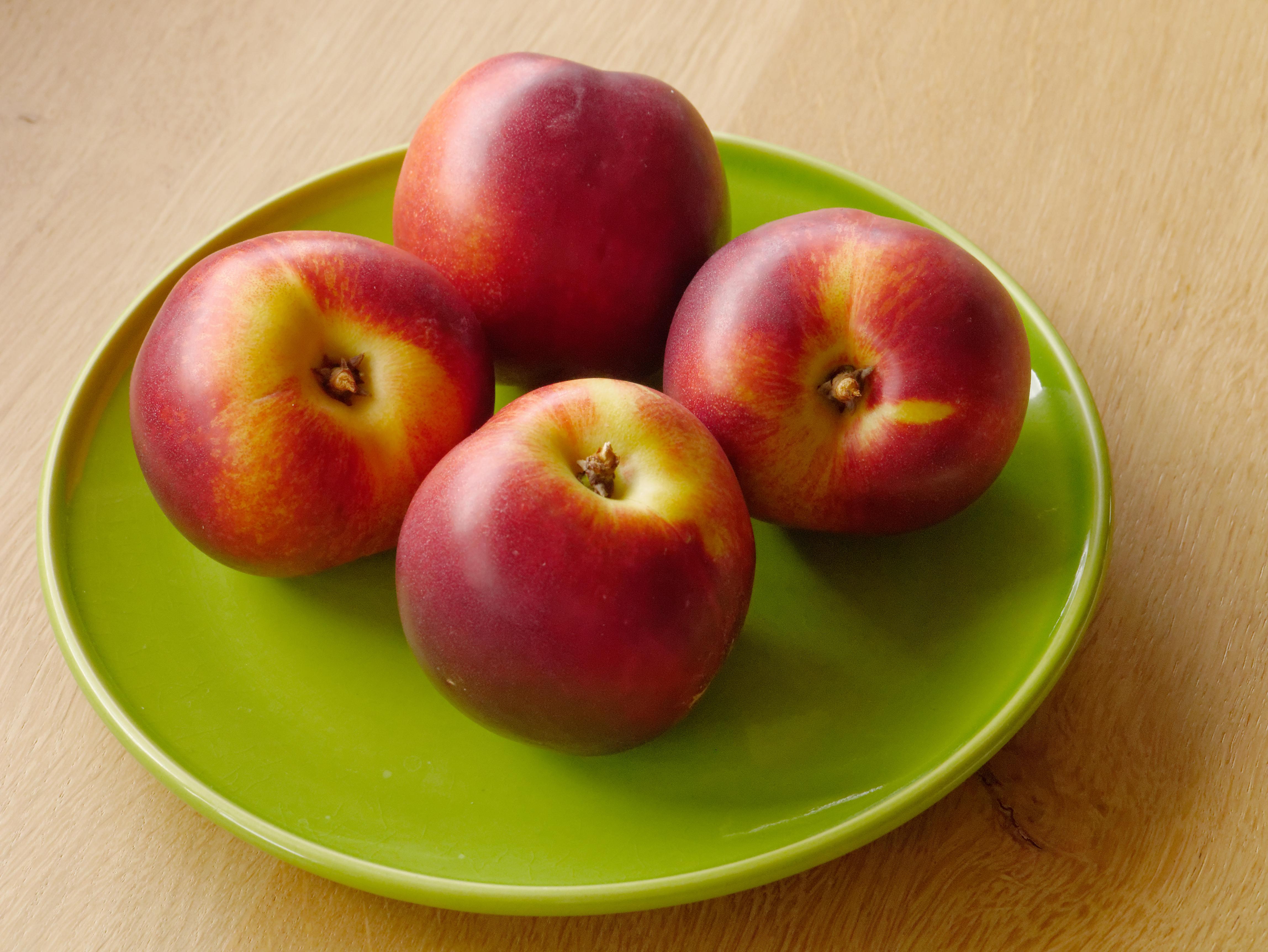 Healthy breakfast recipe Nectarine yogurt parfait Baylor College of