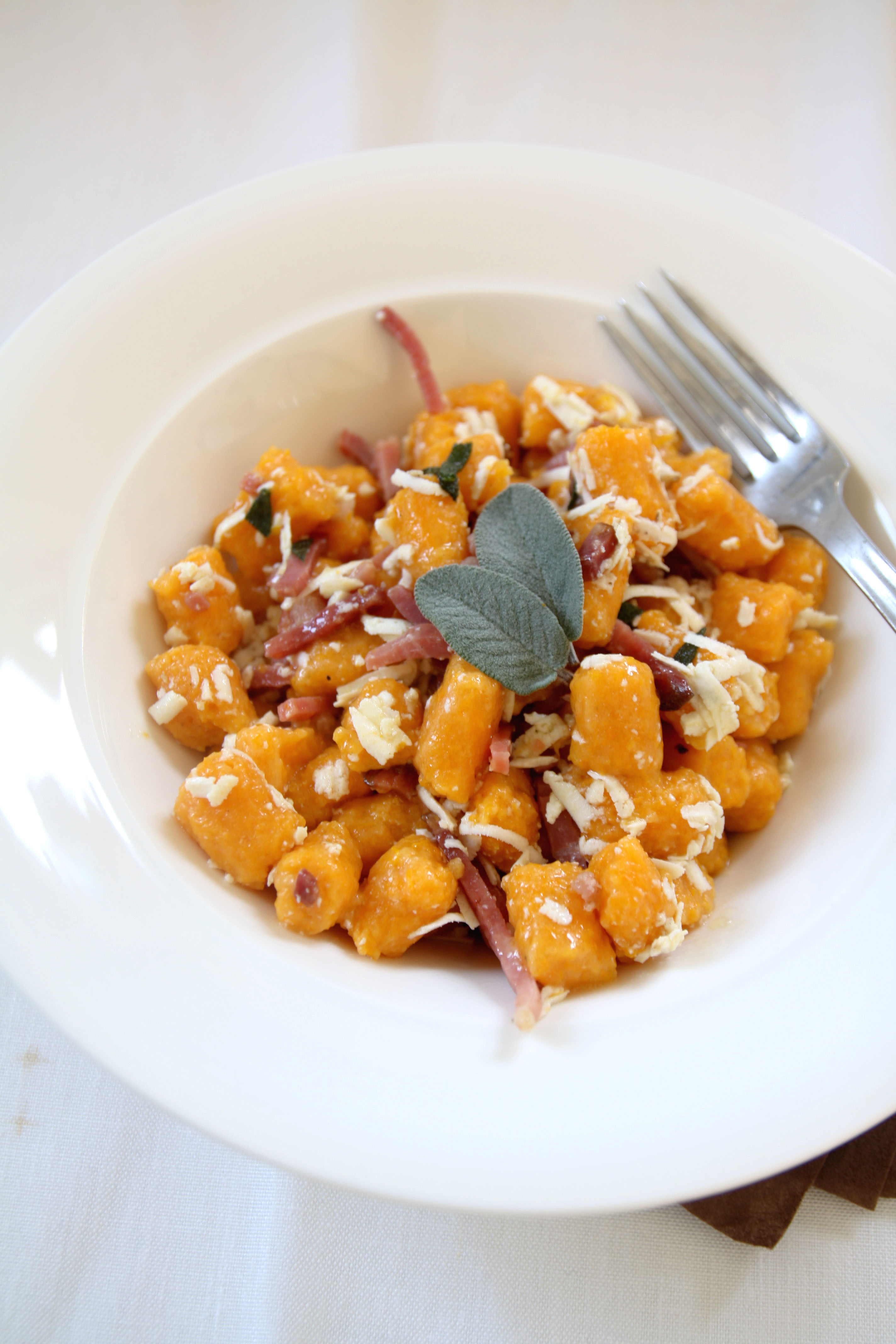 Gnocchetti di zucca con speck e ricotta affumicata