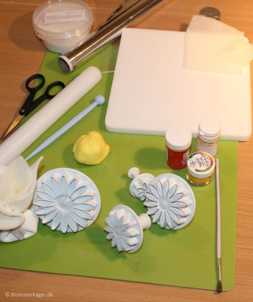 How to make a gerbera daisy from fondant or gum paste
