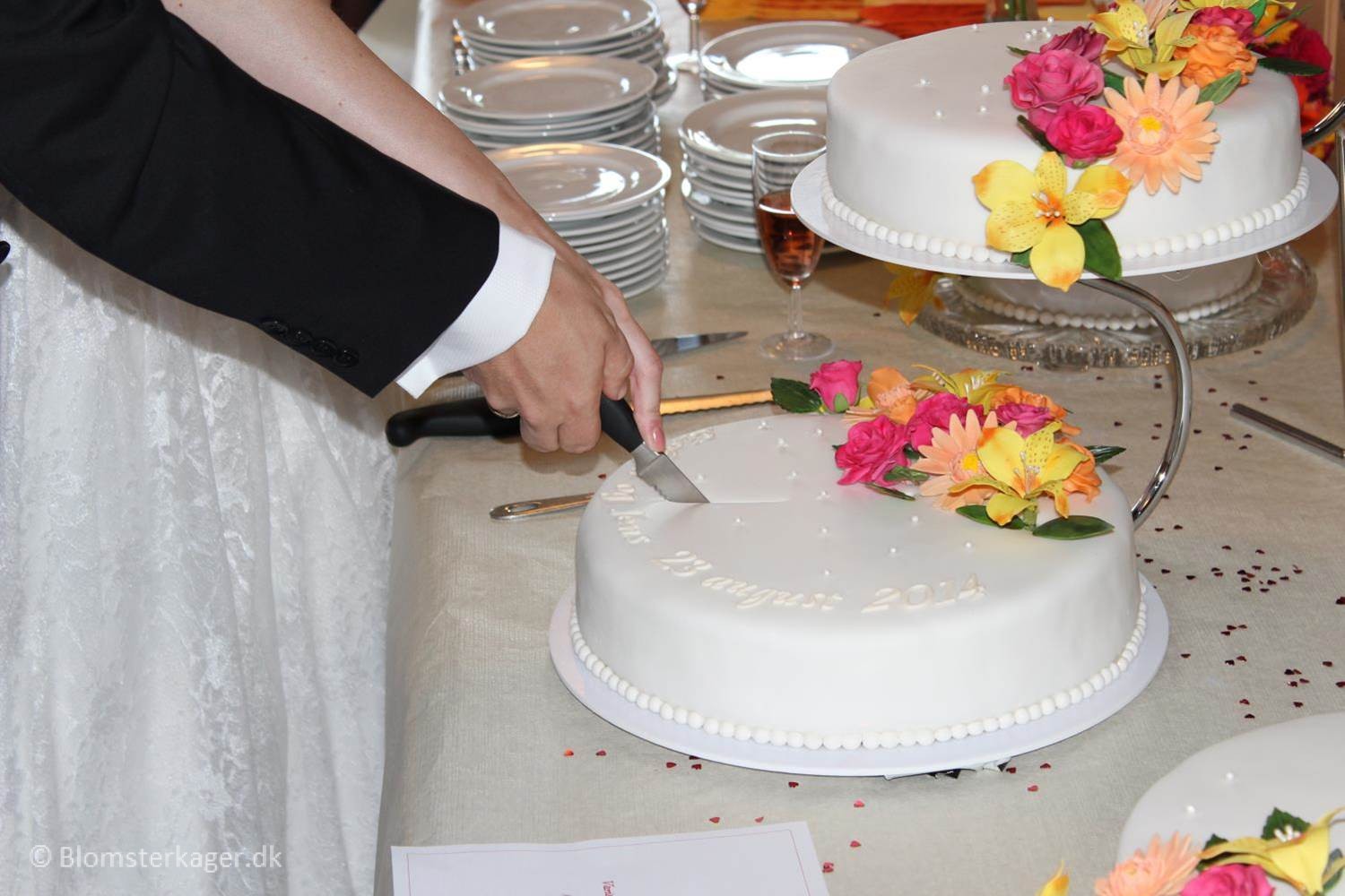 My sister's wedding cake Karen's Sugar Flower Blog